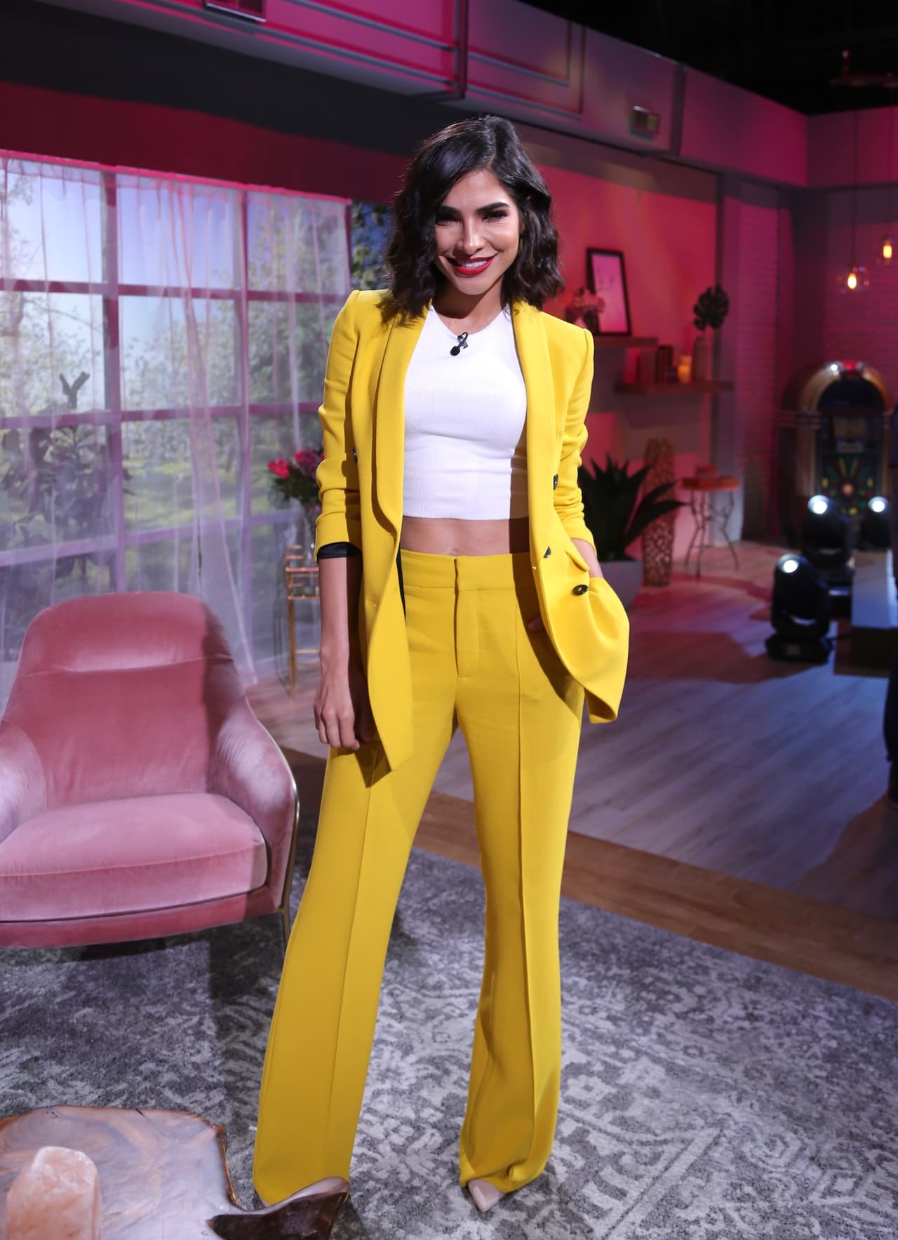 A sus 36 años,
<b><a href="https://www.univision.com/shows/premios-juventud/premios-juventud-2023-quienes-seran-los-conductores-la-fiesta" target="_blank">Alejandra Espinoza</a></b> ha demostrado que vive una de sus mejores etapas profesionales más exitosas. 
<br>