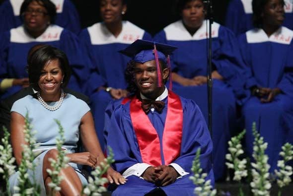 Además animó a los estudiantes diciéndoles que ella y el presidente y muchas personas más creen en ellos.