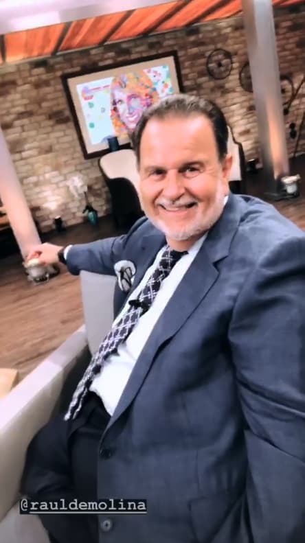 Raúl de Molina regresó al show después de dos semanas de estar de vaciones en Grecia y Catar. Llegó muy bronceado y feliz después de estar con su familia en tierras lejanas.