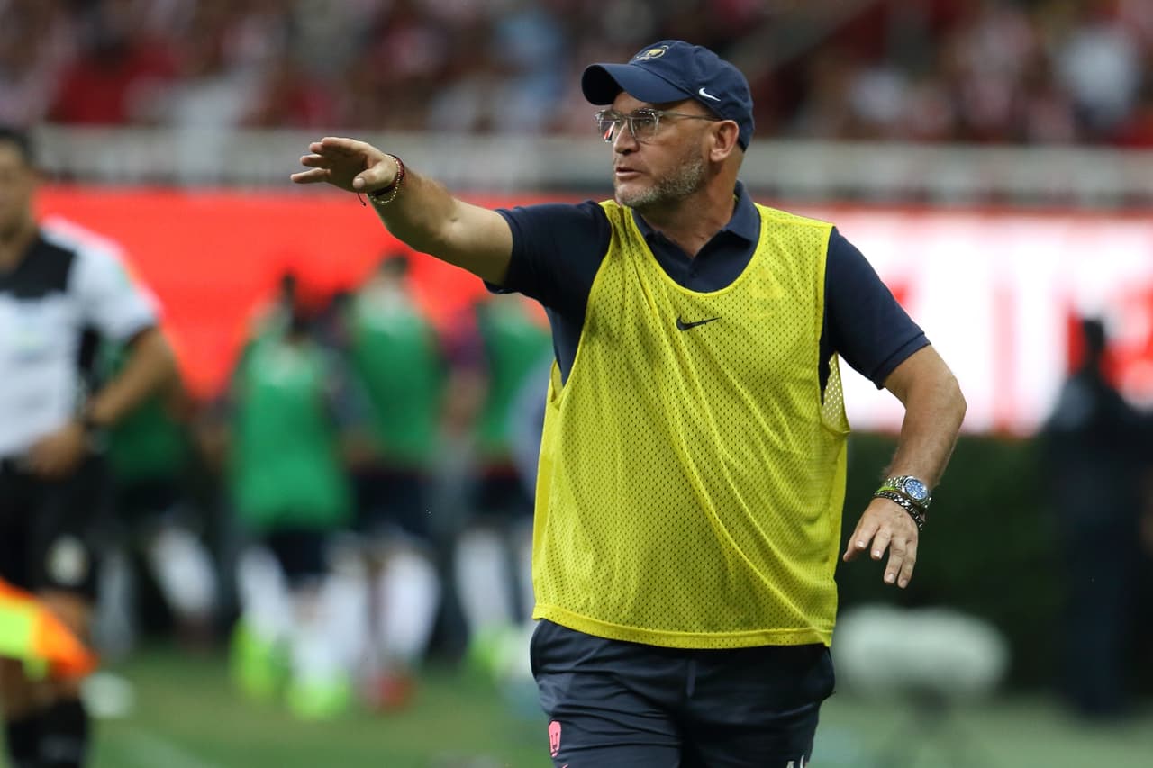 Lillini daba indicaciones, pero de poco sirvió.