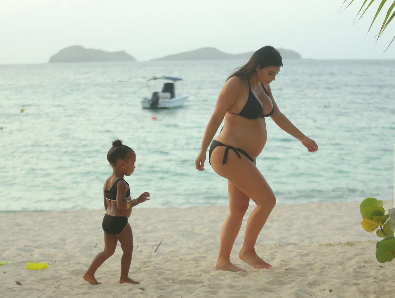 Las dos pasaron un excelente momento. Kim adora hacer muchas actividades al lado de su hermosa hija.