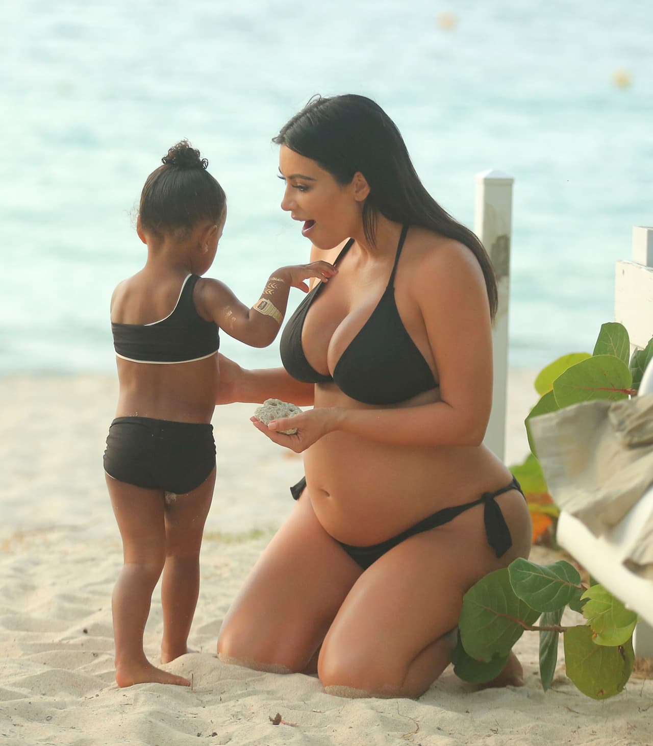 La estrella de 'Keeping Up With The Kardashians' lució su avanzado embarazo, sin embargo, se ve radiante.