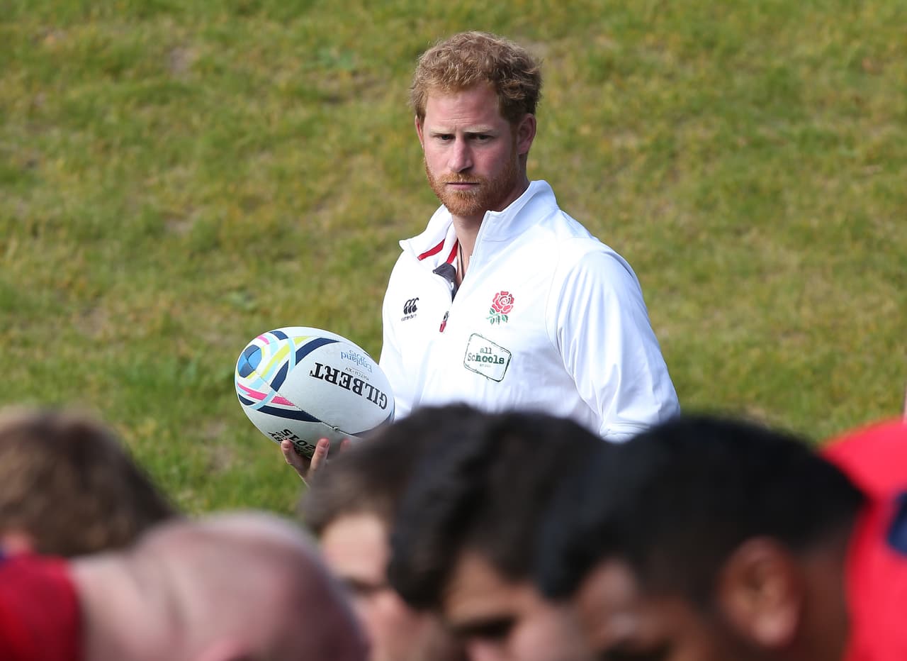 "Lo que necesito son algunas mini pelotas de rugby", dijo el príncipe y explicó la razón.
<br>