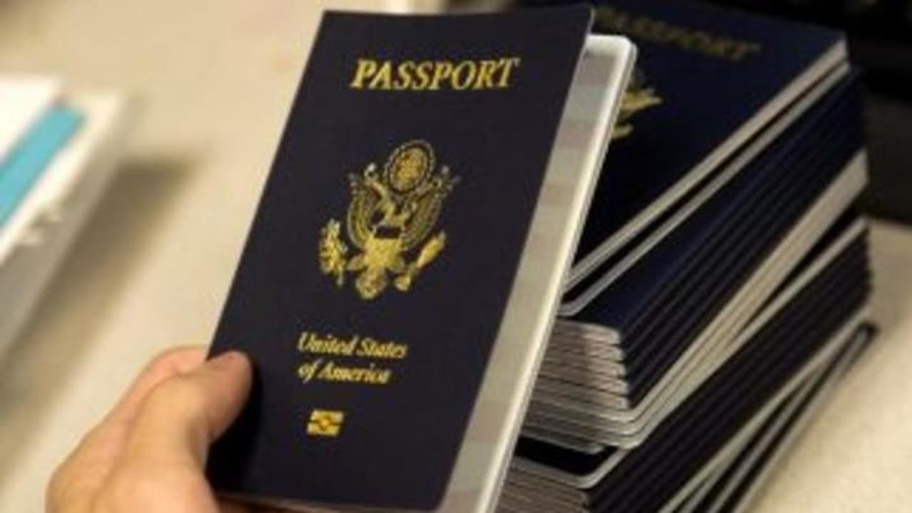 Gobierno de Biden permitirá que estadounidenses con pasaporte vencido puedan regresar al país