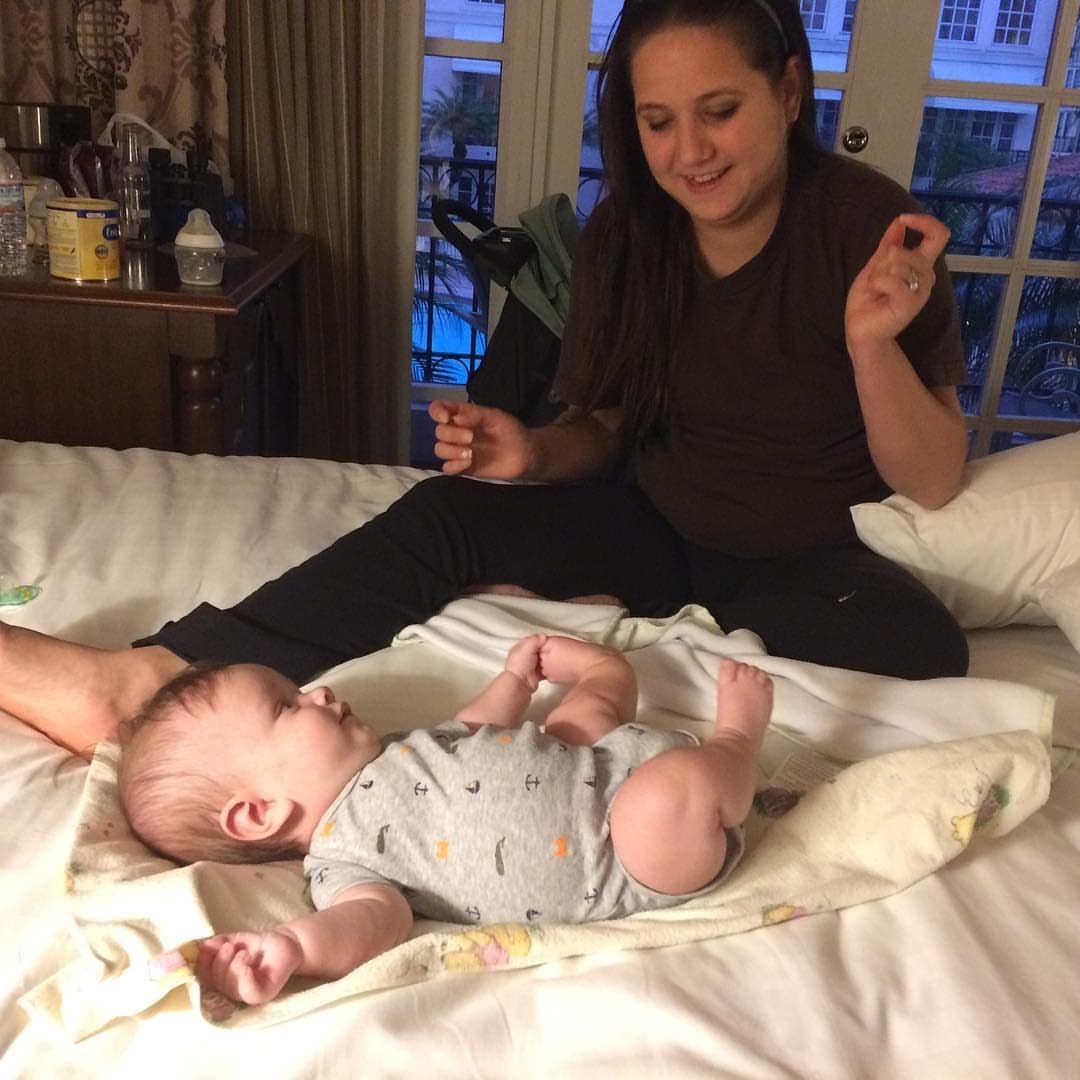 "Él ha llenado una parte de nuestras vidas que yo creo que solo él lo puede hacer", comentó Carlitos 'El Productor' ante las cámaras de El Gordo y La Flaca.