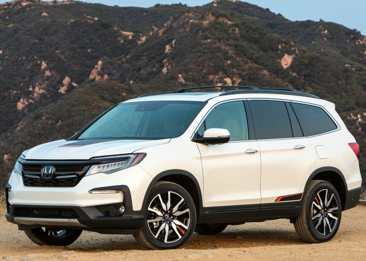<h3 class="cms-H3-H3"><b>8. Honda Pilot</b></h3>
<br>
<br>La Honda Pilot actualmente es fabricada en Lincoln, Alabama. Comparado al ranking del año pasado, esta SUV subió de la posición 13 a la 8. Su precio inicial es de $32,550.
<br>