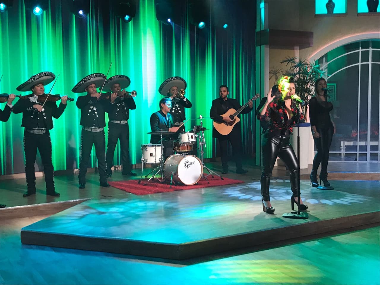 La mañana se puso romántica al escucharla interpretar '¿Por qué será?', su nuevo sencillo.