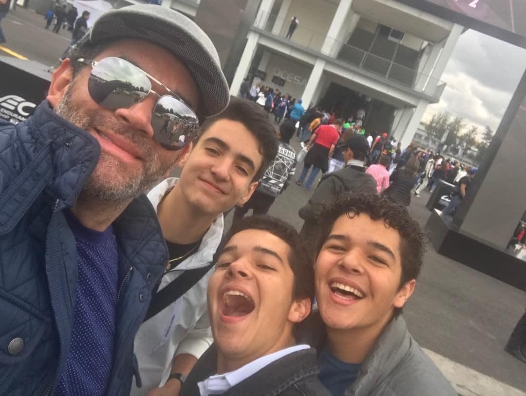 Los gemelos José Eduardo y Roberto Miguel nacieron del matrimonio de 
<b><a href="http://www.univision.com/temas/eduardo-santamarina">Santamarina</a></b> con Itatí Cantoral, mientras que Sebastián Poza es hijo de Mayrín y Jorge Poza.