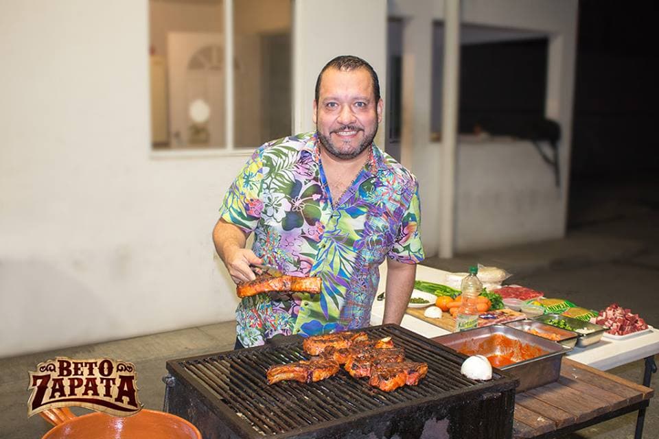 Fue tanto el beneficio que obtuvo Beto al operarse y controlar su peso, que contagió a sus compañeros, quienes contrataron un nutriólogo y un entrenador personal para mantenerse en buena forma.