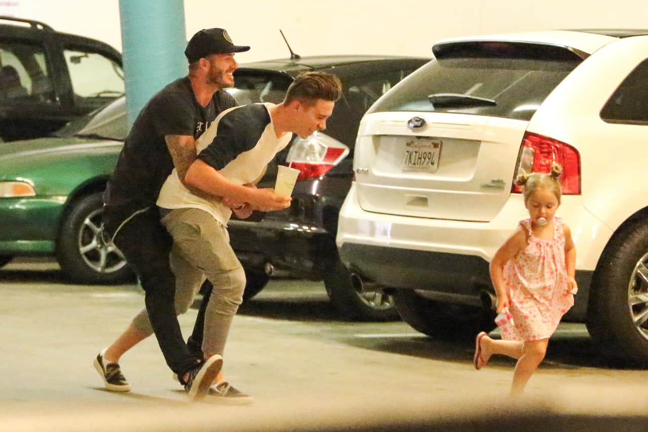 David se defiende de quienes lo llaman mal padre por dejar que Harper aún use chupón.