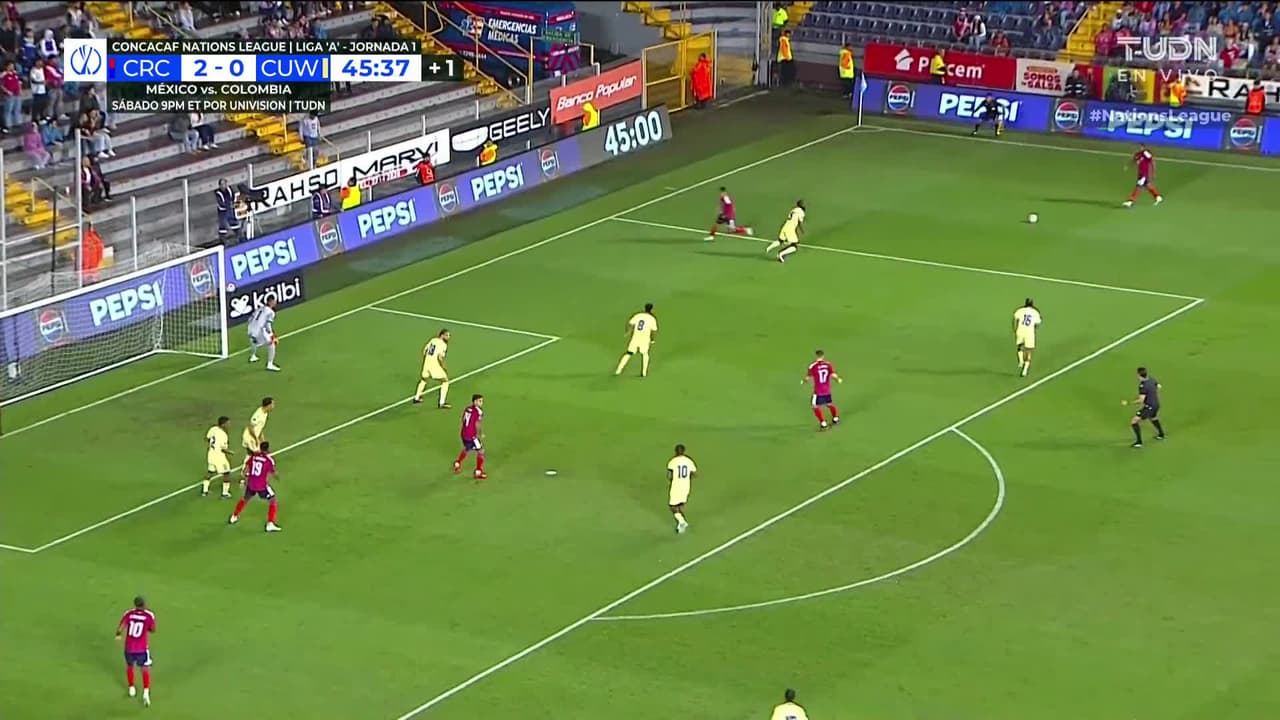 ¡GOL!  anota para Costa Rica. Carlos Mora