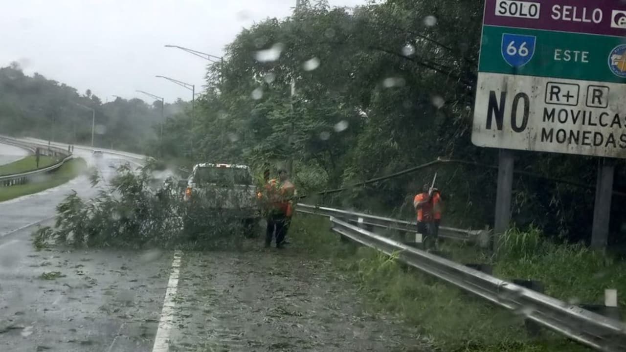 Los vuelos han sido suspendidos este domingo en el Aeropuerto Luis Muñoz Marín debido al huracán Fiona, reportó la empresa administradora. Para conocer información de los vuelos puedes visitar
<a href="https://aeropuertosju.com/aerolineas/">https://aeropuertosju.com/aerolineas/</a>.
<br>