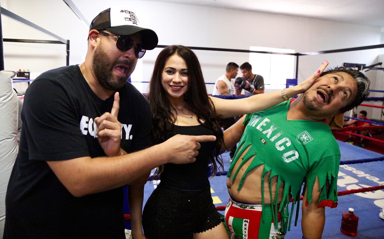 Así pagó la apuesta El Feo a Raúl 'El Pelón' después de la derrota de Julio César Chávez Jr.