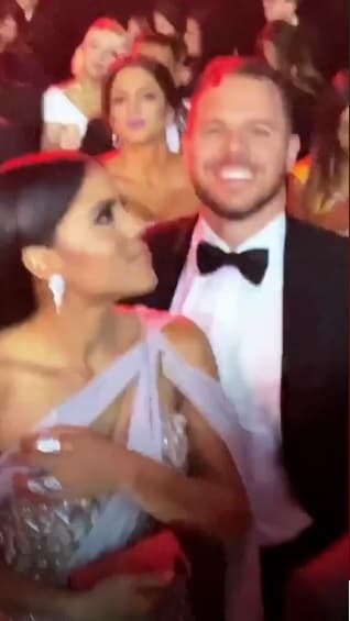 "Fue un momento muy especial para nosotros le hicimos FaceTime con toda la familia en medio del show y todo. Los italianos y los dominicanos estaban viviendo también la noche de los Latin GRAMMY", contó Fran a sus compañeros de Despierta América.
<br>