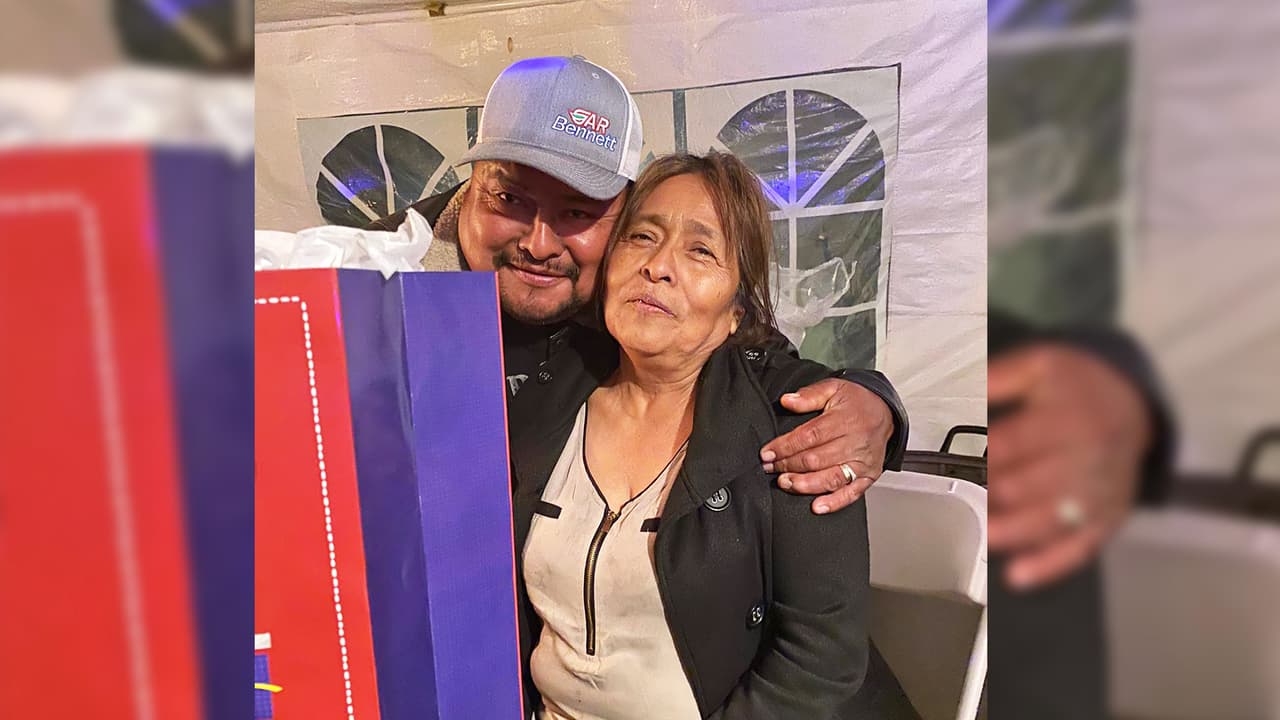 La familia creó una cuenta de Internet para ayudar con los gastos funerarios y extras de la familia.
<b><a href="https://www.gofundme.com/f/help-pay-for-cousin-pepe-funeral?utm_source=facebook&utm_medium=social&utm_campaign=p_cf+share-flow-1&fbclid=IwAR22qcT-DaeOpm6J-K-ReRgqzHT5sIcDxF8OdInS21OiUFnK1DwF-uKZ_3w" target="_blank">En este enlace puedes colaborar. </a></b>