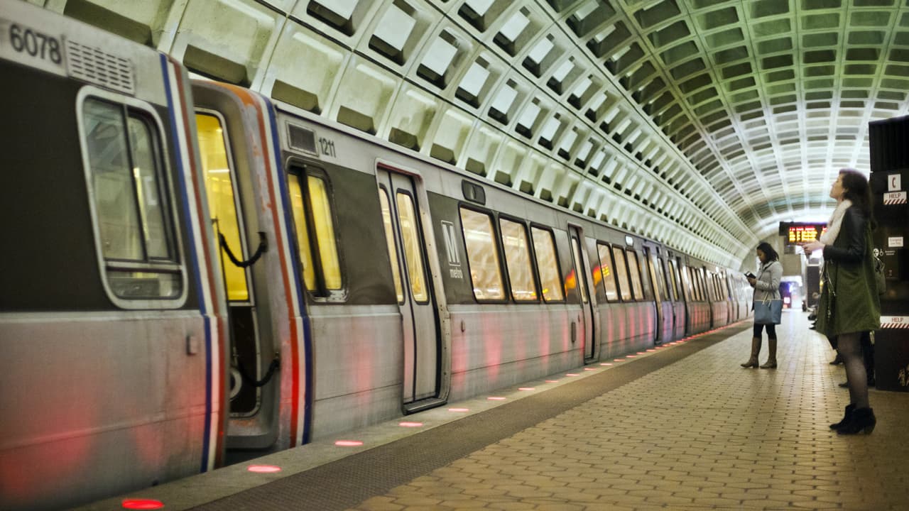 La Línea Roja del Metro reanuda operación tras incendio del sábado por la noche en Dupont Circle