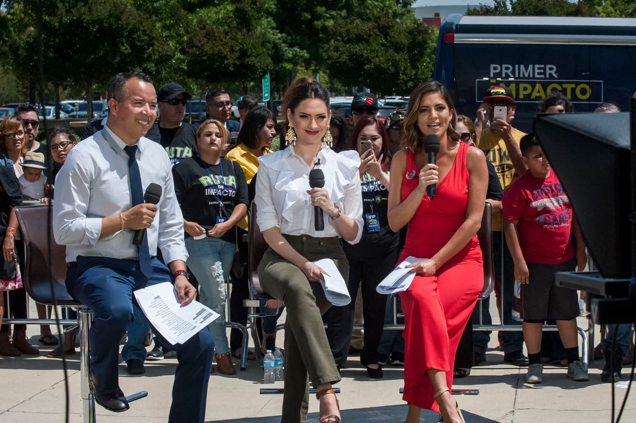 Una bienvenida calurosa fue lo que recibió al equipo de Primer Impacto en Fresno. Tanto del clima como el cariño del público del Valle Central. Todos los presentes tuvieron la oportunidad de tomarse fotos y convivir con el equipo.