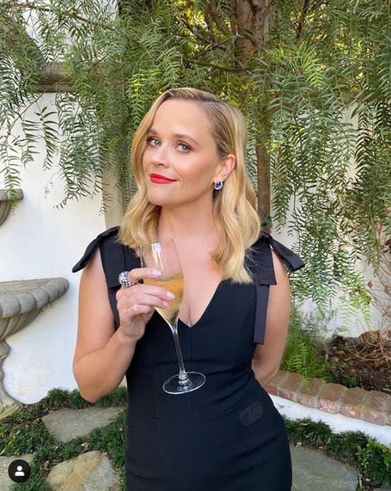 Reese Whitherspoon eligió el mismo color para la noche de gala.