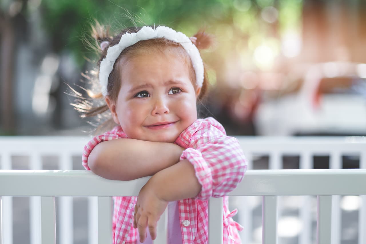 Las poblaciones más vulnerables al golpe de calor son los niños menores de 1 año, los bebés que sufren de fiebre o diarrea por otras causas, los niños obesos o desnutridos, las personas con enfermedades crónicas, y las personas mayores entre otras.