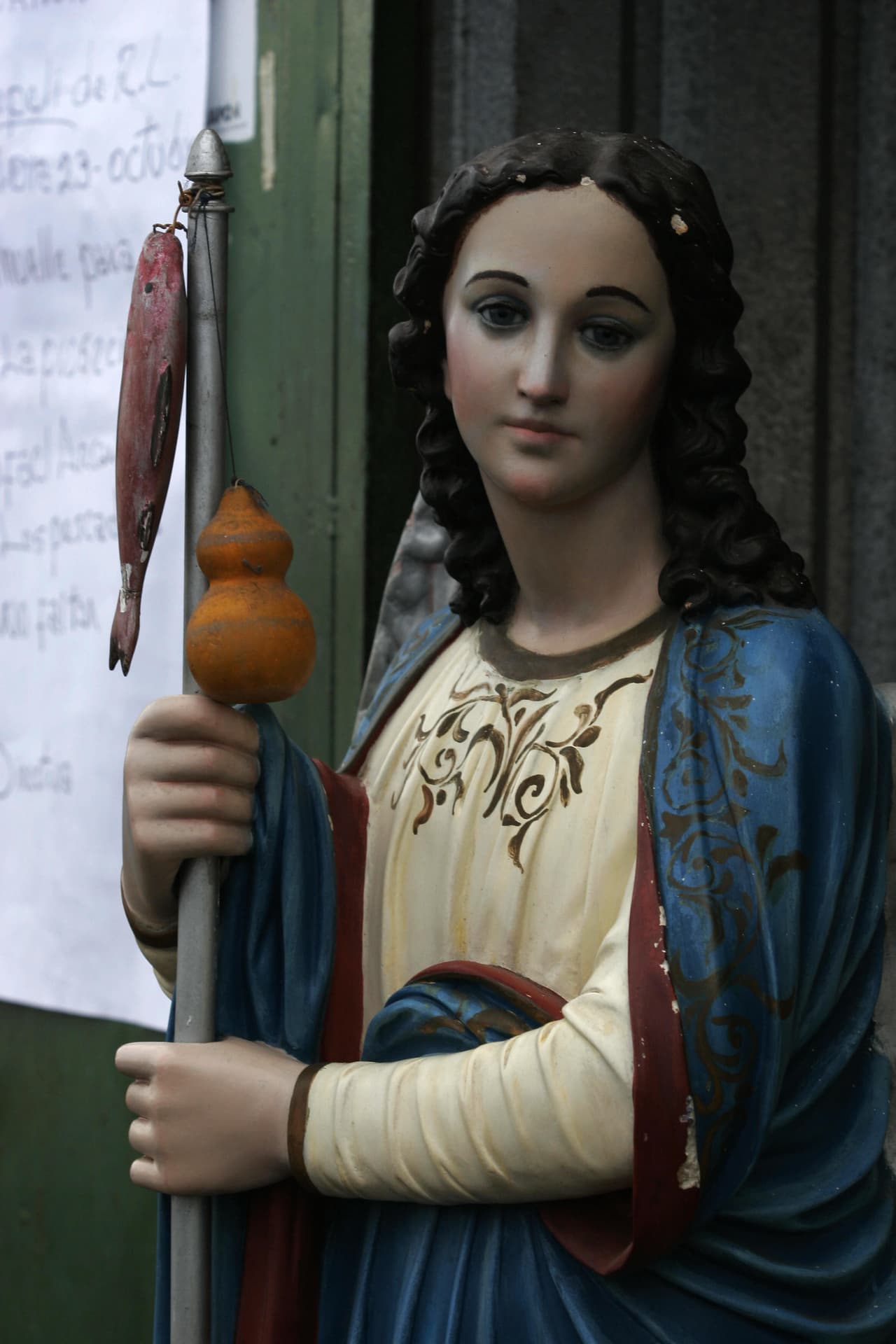 Se dice que es el arcángel de la salud (tanto física, como emocional, mental y espiritual) y sobre todo, de la sanación, aunque también se encarga de la protección de los viajeros y el poder de la vista y la visión de la Verdad.