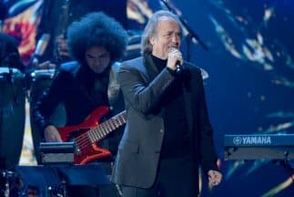 El recién galardonado como 'Persona del Año' por La Academia Latina de la Grabación se irá de gira en 2015. Su tour comenzará en Uruguay.