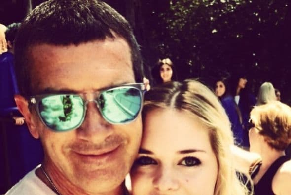 Melanie fue la encargada de compartir estas imágenes en su Instagram. Antonio con la graduada.