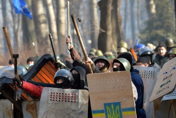 La violencia en el centro de Kiev, con decenas de heridos de bala en ambos bandos, se desató el martes por la mañana.