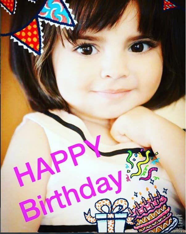 La pequeña que sin duda es la consentida de la casa no fue felicitada públicamente por ninguno de sus hermanos (Vadhir, José Eduardo y Aislinn Derbez) hasta el momento, aunque eso no quiere decir que en privado la homenajearan.