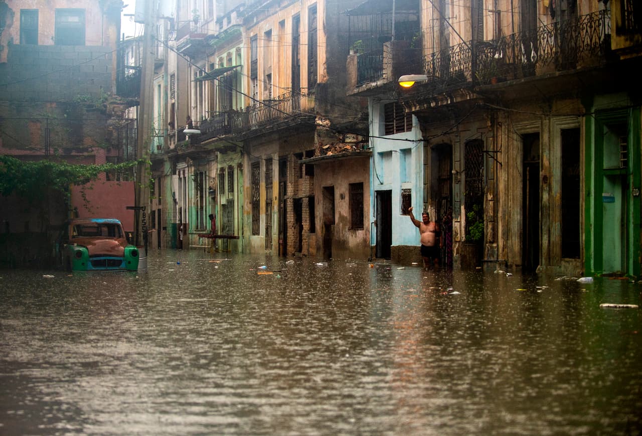 Lugares como Centro Habana y Habana vieja fueron de los más afectados por el agua.
<br>