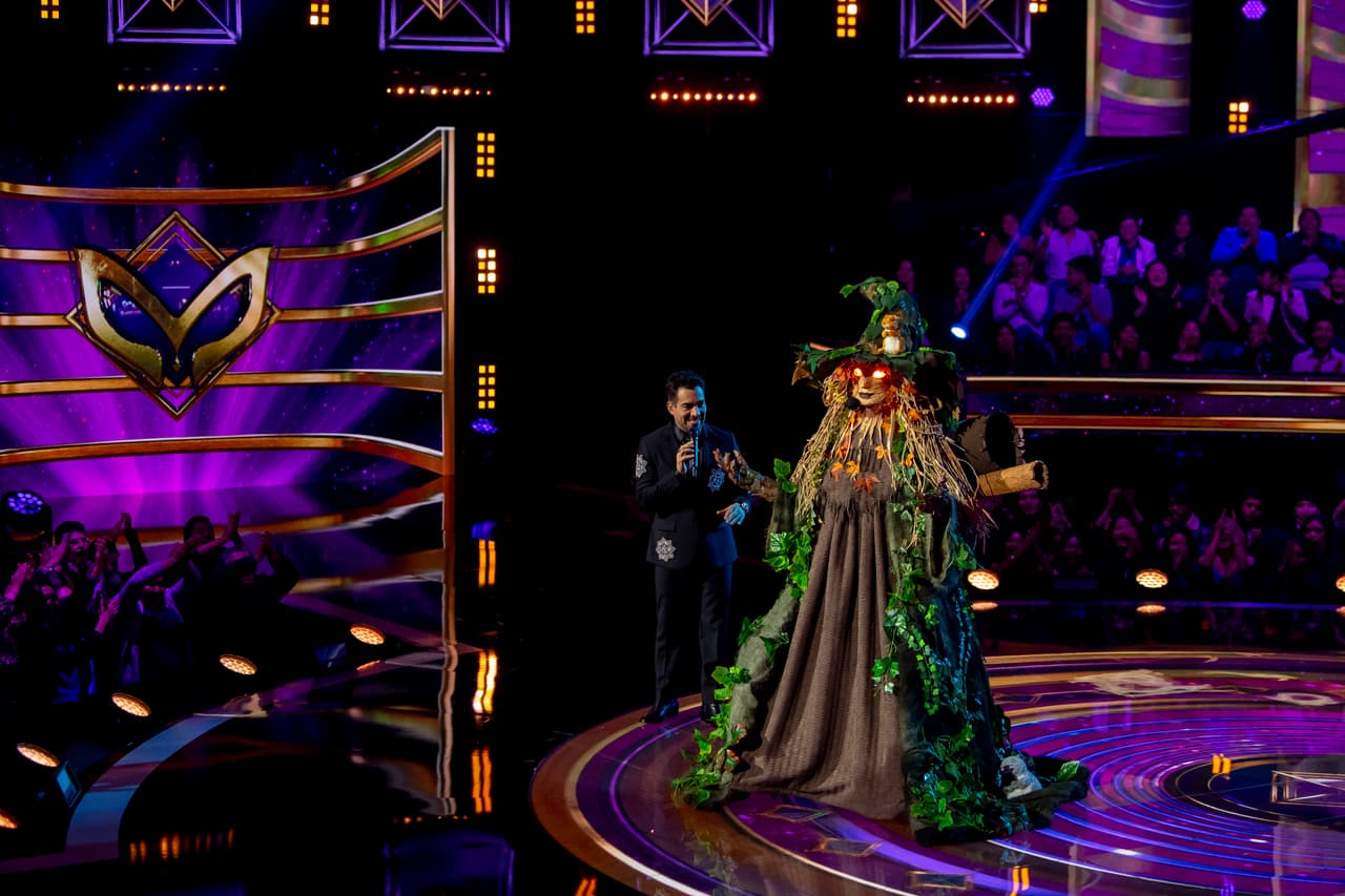 El segundo personaje del triple combate fue Hechicera. Este misterioso personaje deleitó a todos con el tema ‘Envolver’ de Anitta.