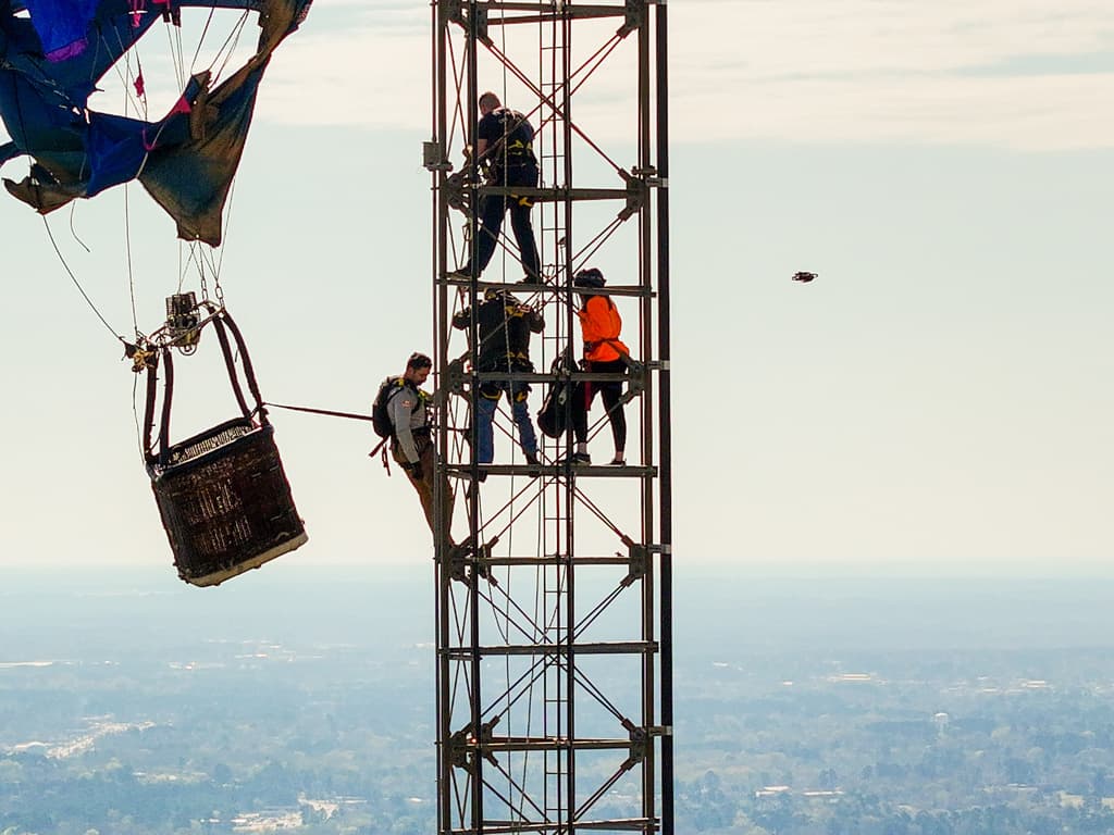 Rescate a 920 pies de altura: FAA investiga el accidente con un globo aerostático en Texas