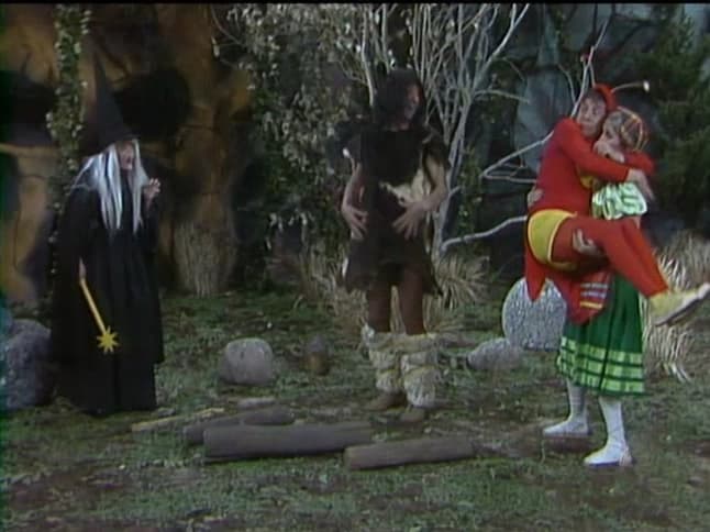 Y la 'Bruja Baratuja’, una ancianita muy malvada que logra asustar a cualquiera que se cruce en su camino. ¿Cuál de todos los villanos es tu favorito?