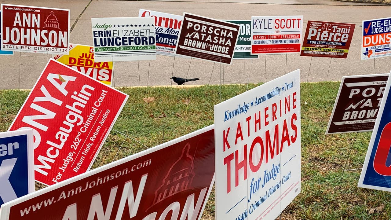 “Históricamente los hispanos salen a votar en menor proporción 
<b>comparado con los afroamericanos y los blancos</b>, por lo que para tener un mayor impacto como comunidad y una mejor representación es importante ejercer tu derecho al voto”, agregó el experto político. "Los gobiernos escuchan a la gente que sale a votar".