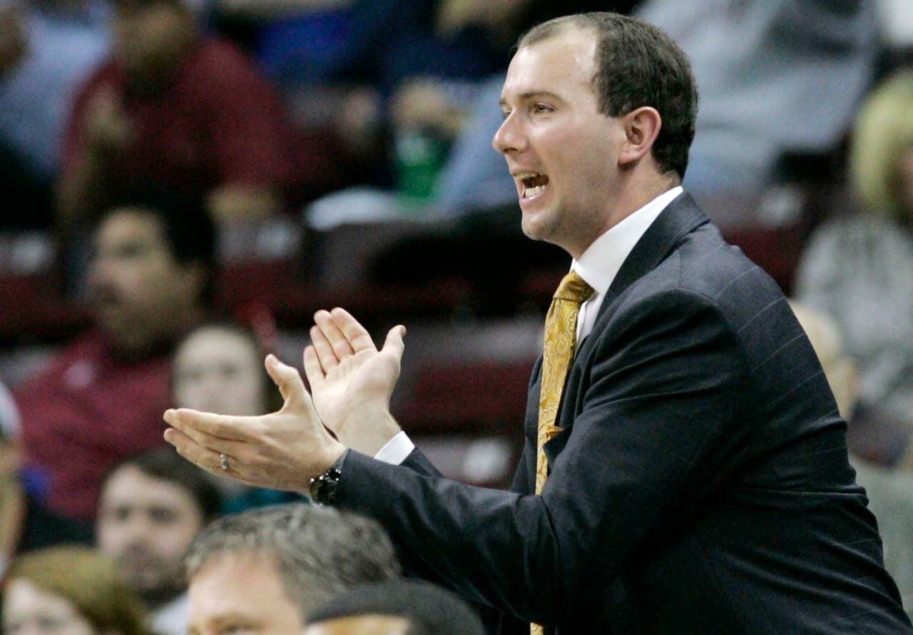 Celebridades del deporte y de Hollywood estuvieron presentes en el último adiós para George Floyd. Figuras como Channing Tatum, Jamie Foxx, Cal y Hannah McNair, Bill O'Brien, Jack Easterby, DC Anthony Weaver, OC Tim Kelly, JJ Watt, DJ Reader, entre otros entrenadores y jugadores atendieron esta tarde en Houston al funeral de George Floyd.
<br>