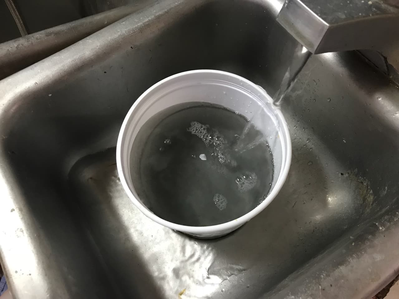 Residentes de Lake Station verán una solución con el problema de agua oscura según funcionarios