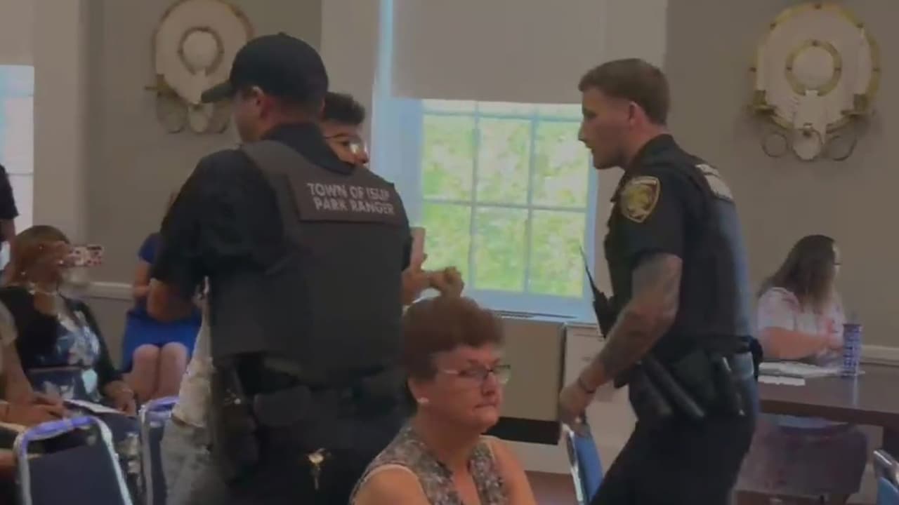 Residentes de Long Island no quieren que agentes de ICE entrenen armados en sus calles