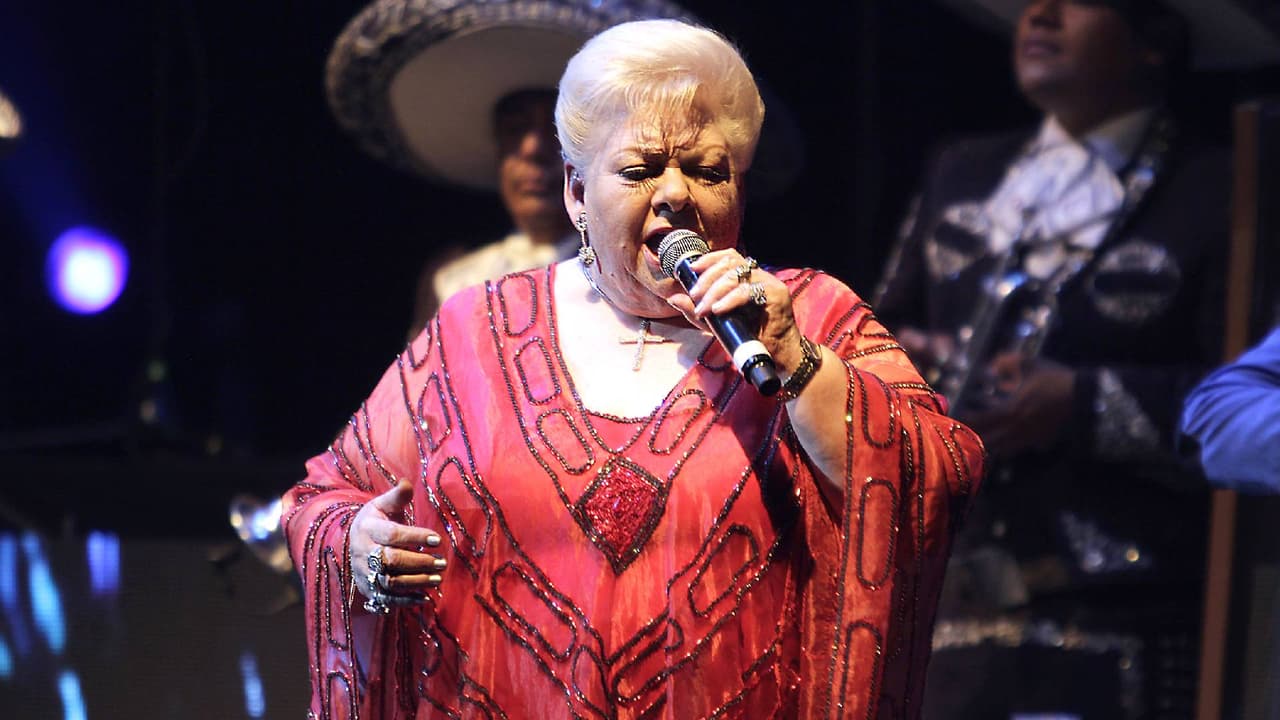 Paquita la del Barrio vuelve a los escenarios con lleno total, pero dice adiós a los palenques