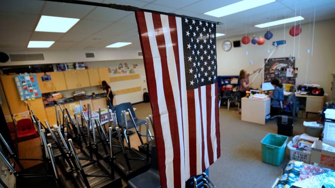 Distritos escolares del Norte de Texas evalúan fechas de regreso a clases mientras maestros piden no abrir las escuelas