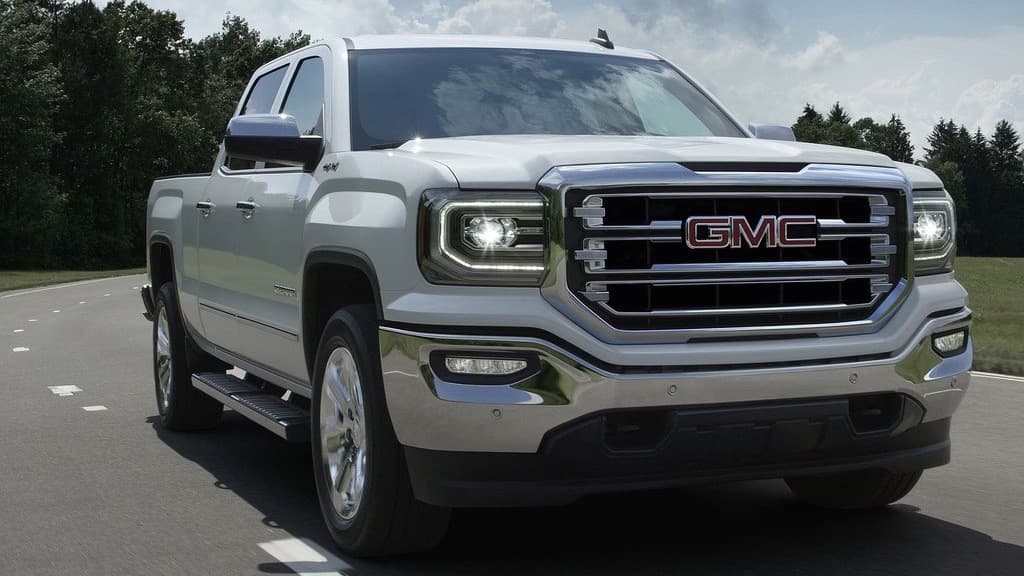 <b>5. GMC Sierra</b>: La pickup grande de la 
<b>división de camiones y camionetas de General Motors</b> fue la elegida de 
<b>16,200 compradores</b> en mayo de 2016. Esta cifra representa una
<b> caída del 8.2%</b> en relación a mayo de 2016. La GMC Sierra ha acumulado una caída en sus ventas del 6.6% en lo que va de 2017. 
<br>