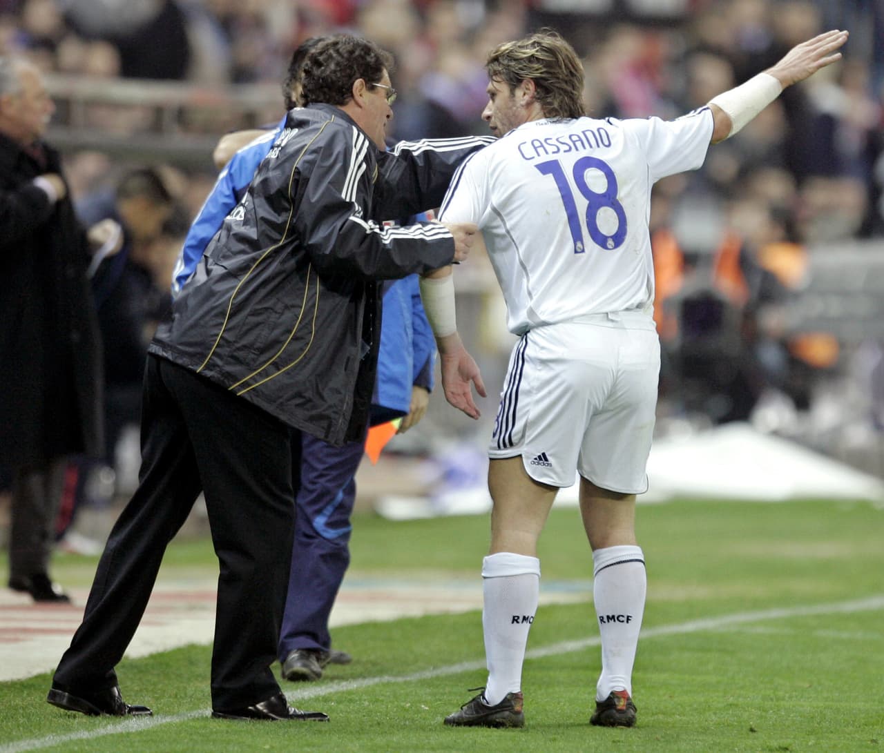 <b>Antonio Cassano - Delantero</b>– El italiano llegó procediente de la Roma donde se había peleado con casi todo el equipo. En el Real Madrid no tuvo mucha acción gracias a sus problemas con sus técnicos y mas físico ya que el jugador se encontraba pasado de peso. Para la temporada 2007-2008 el delantero regresó a Italia.