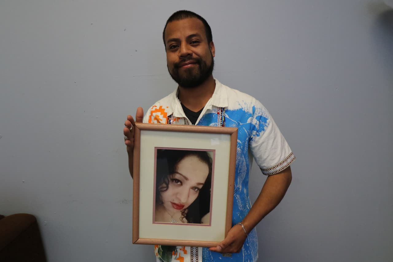 Adrián Escobar es mexicano y es el consejero de salud en ELLA. Al igual que muchos miembros del colectivo LGBT, piensa que la violencia es una de las luchas más urgentes a librar.