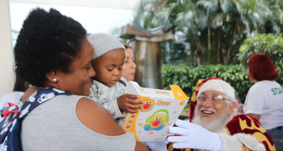 Hospital Auxilio Mutuo celebra su novena Parada de Navidad