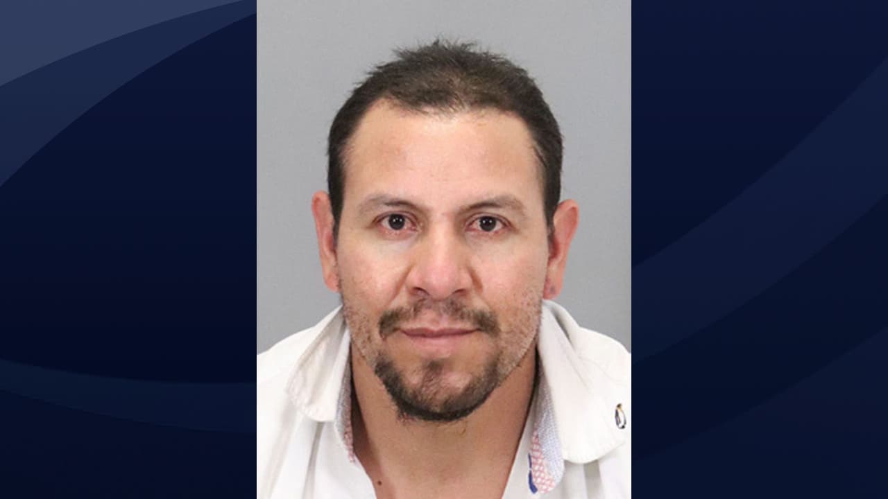 Adolfo Orozco Rosales es residente de San José y tiene 39 años.