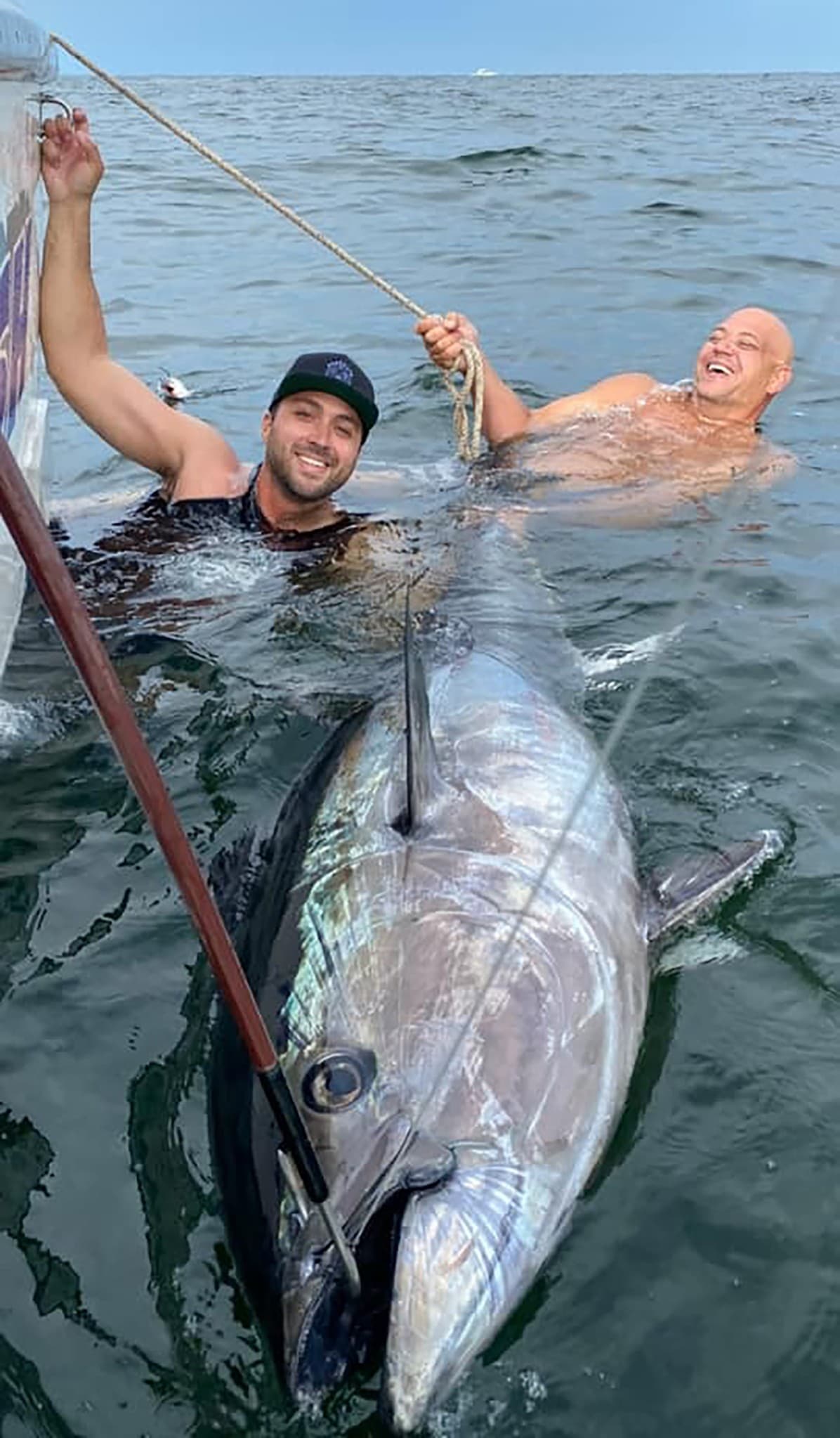 El frenesí por el atún también ha resultado ser una bendición para las tiendas de pesca de Nueva York, que ahora venden enormes carretes de alta calidad, que pueden costar más de 1,000 dólares a los pescadores.