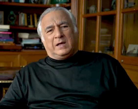 <b>SECRETARÍA DE TURISMO:</b> Será dirigida por 
<b>Miguel Torruco Marqués, un</b> licenciado en Administración Hotelera y Restaurantera por la Escuela Mexicana de Turismo que también ha sido secretario de Turismo del Gobierno de la Ciudad de México. Para Torruco, el principal objetivo será erradicar la convivencia de paraísos turísticos con “infiernos de marginación”. En el país, el 10% del Producto Interno Bruto (PIB) proviene del turismo, por lo que asegura que es necesario diversificar los mercados turísticos y, contrario a aumentar el número de visitantes, se aspira a que los turistas aumenten su tiempo de estadía y gasto. Torruco es consuegro del magnate mexicano Carlos Slim.