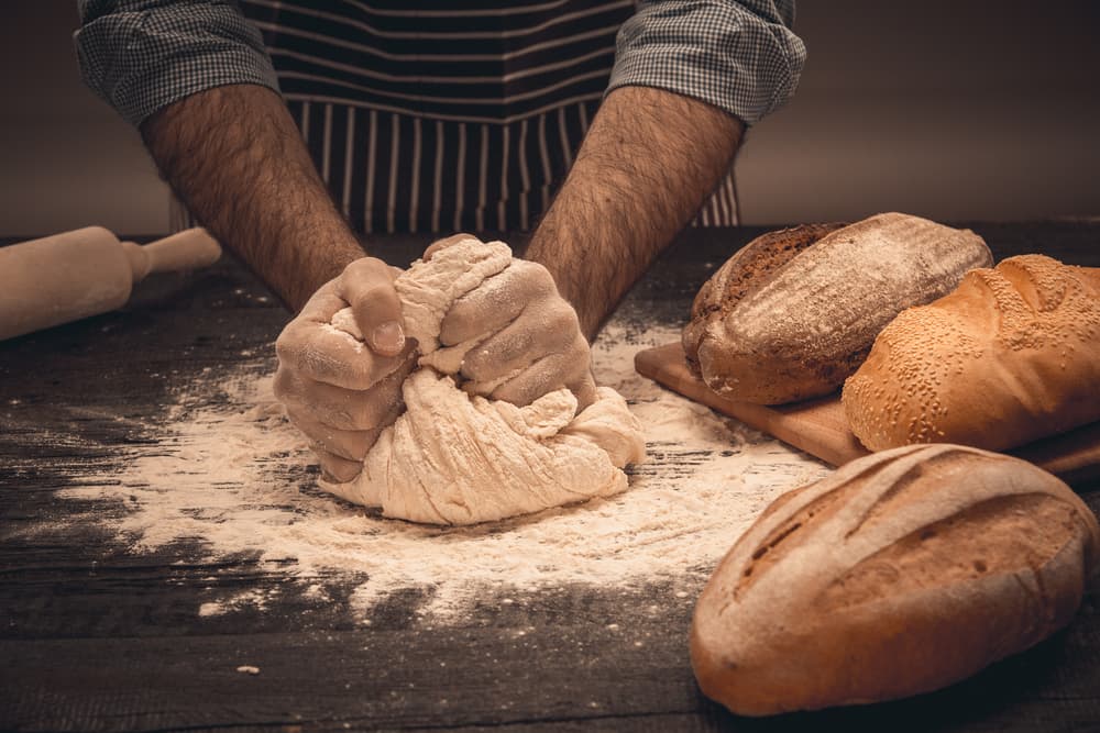 Se supone proviene de una antigua tradición de los panaderos, durante la Edad Media. Es el “grupo feliz que ve en el 13 la buena fortuna”.
