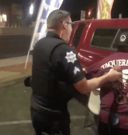 Pichardo-Miranda no se opuso al arresto, según se aprecia en el video, pero sí protestó verbalmente.