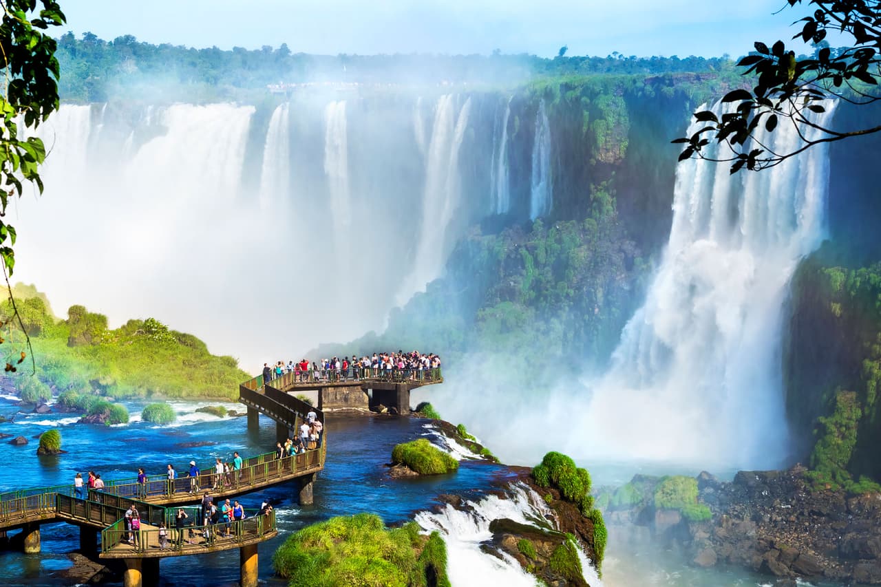 <b>Puesto 12. Cataratas del Iguazú, Argentina/Brasil</b>
<br>
<br>Estas impresionantes cataratas dividen al río fronterizo Iguazú, que divide a Brasil de Argentina. Aunque no son las más altas, son las más grandes del mundo. La investigación de Kouni aplicó la tecnología seguimiento ocular a la visualización de 61 paisajes diferentes.
<br>