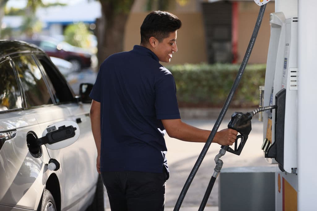 Según datos proporcionados por el mandatario floridano con esta medida en un periodo de cinco o seis meses una familia promedio será capaz de ahorrarse hasta $200.
<br>