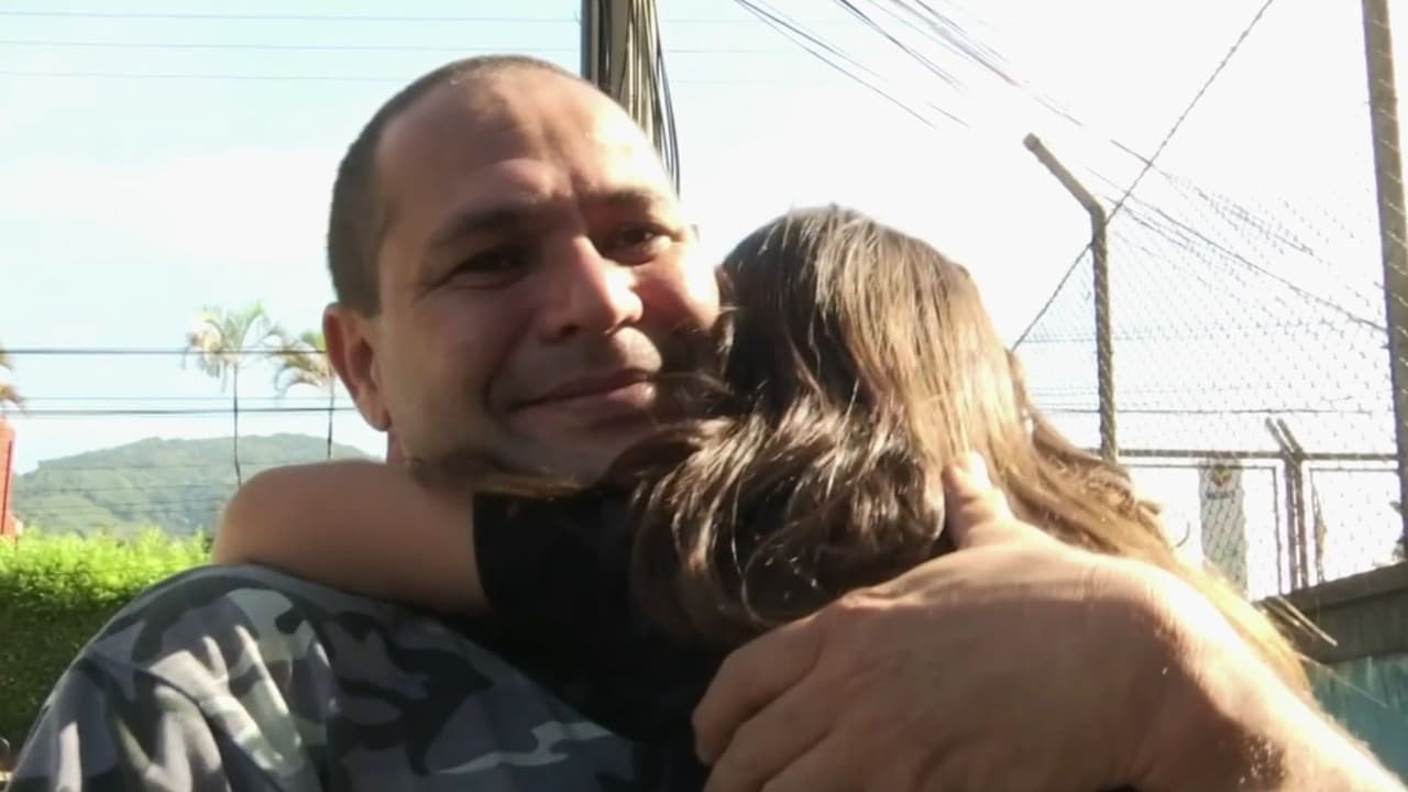 La otra cara de la emergencia en Colombia: Padres damnificados buscan alimento para sus hijos